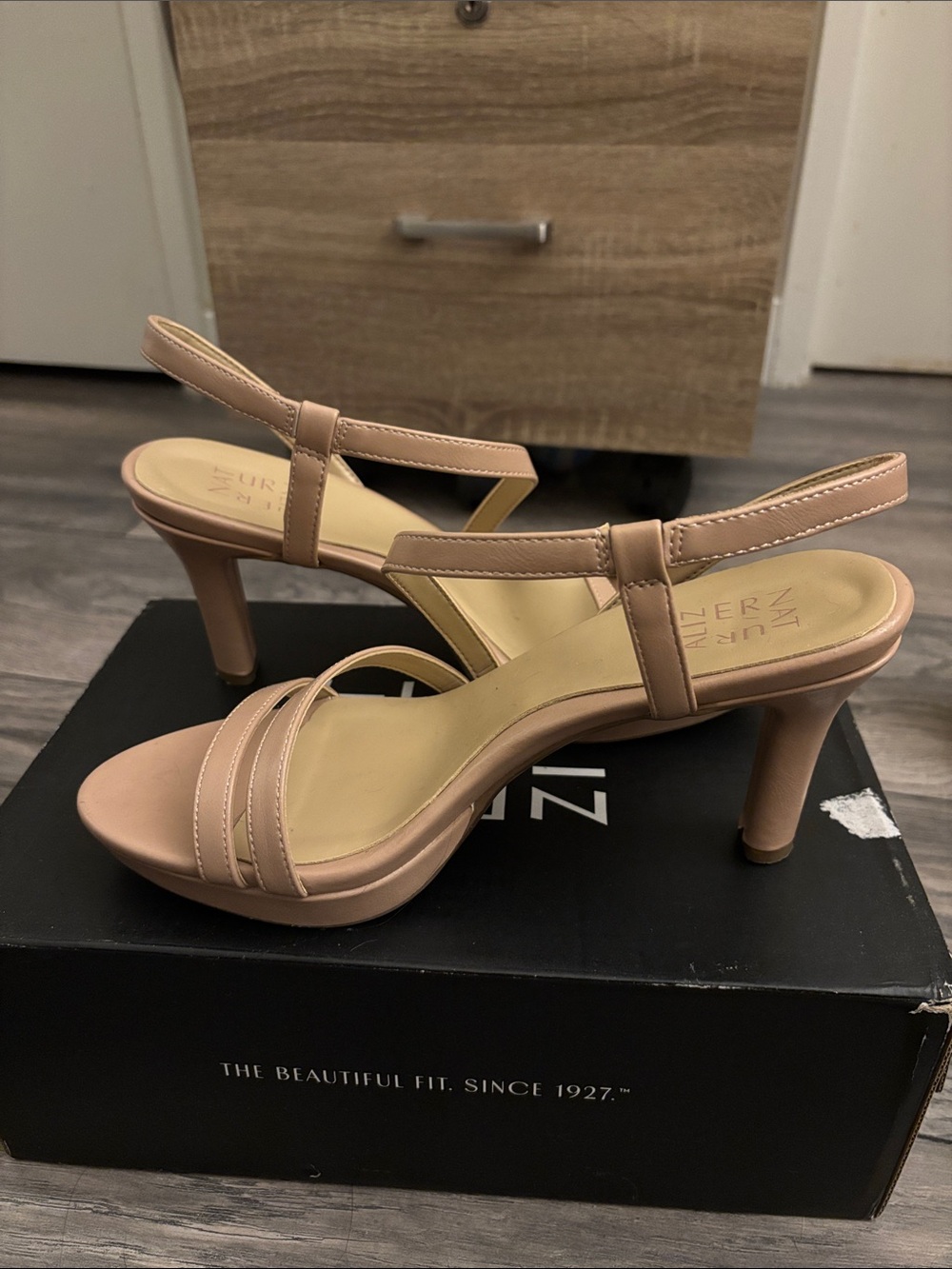 Naturalizer Nude Slingback Heels Size 9 wide